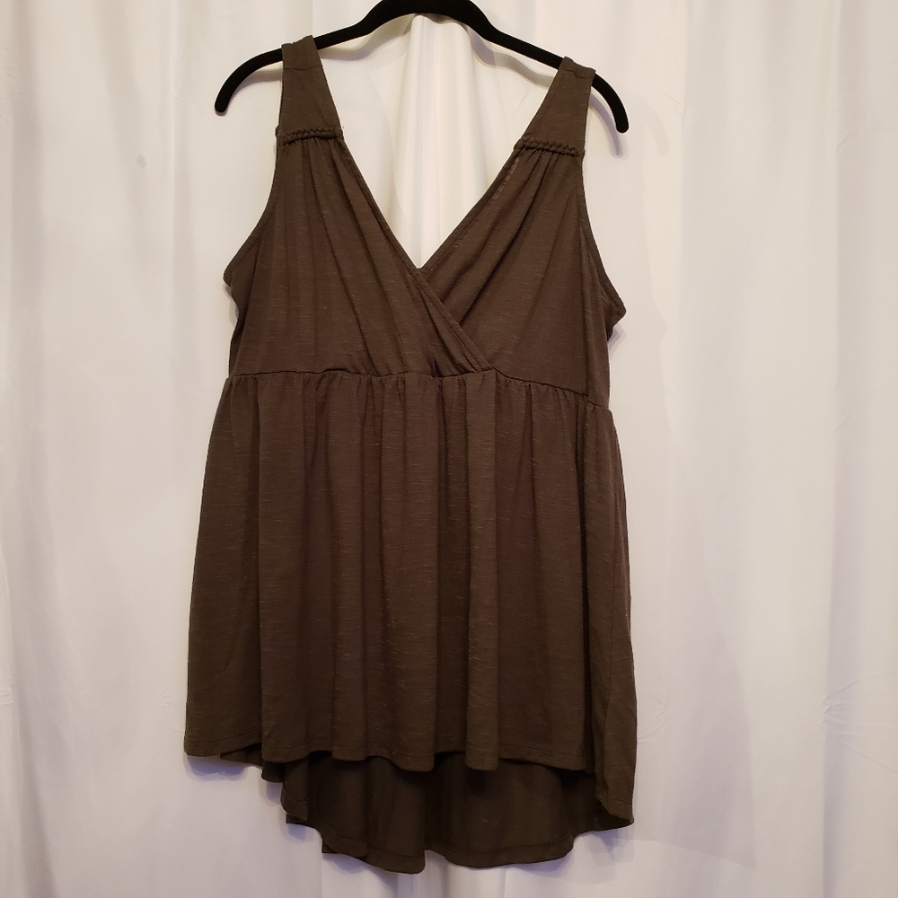 😍Torrid Green Flowly Tank Top 😍